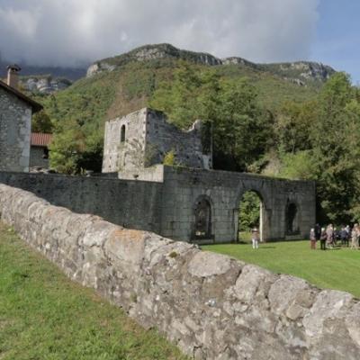 ... et des vestiges du haut fourneau